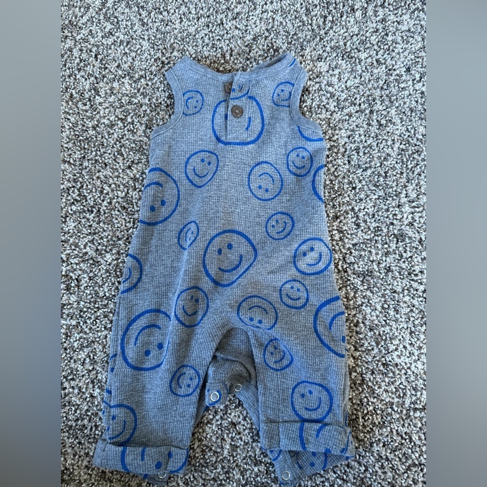 5/$10 Old Navy Baby Boy Gray & Blue Baby Romper Size 0-3 Months